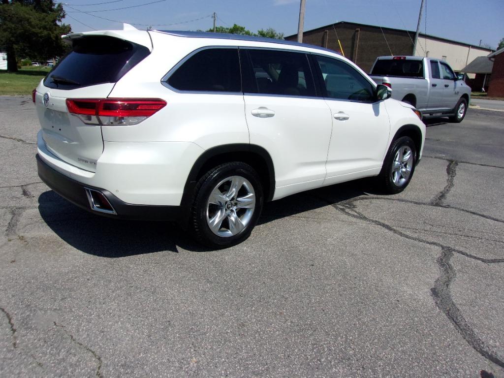 2019 Toyota Highlander Limited's photo