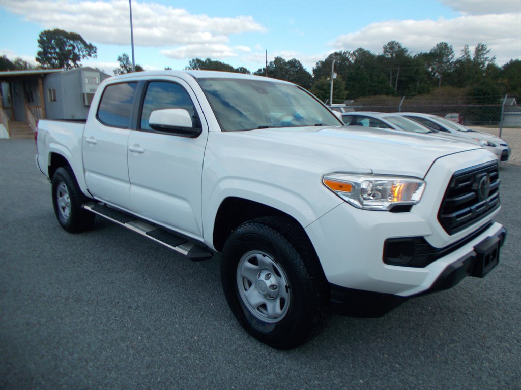 2019 Toyota Tacoma SR's photo