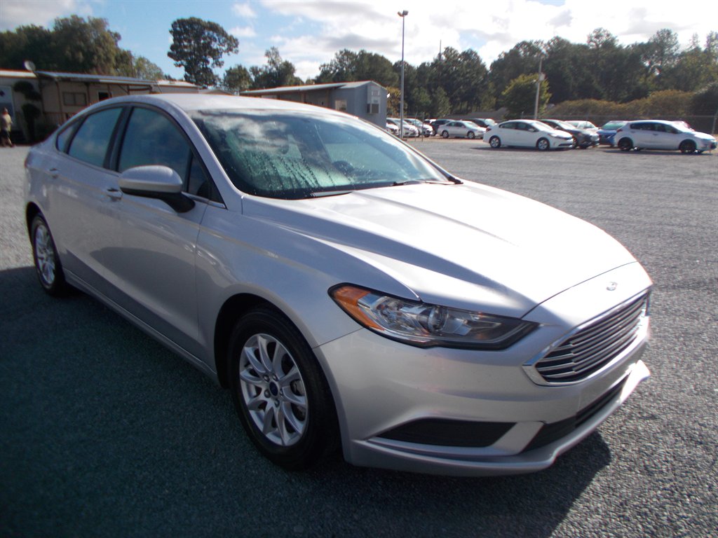 2017 Ford Fusion S's photo