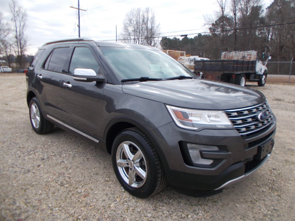 2017 Ford Explorer XLT's photo