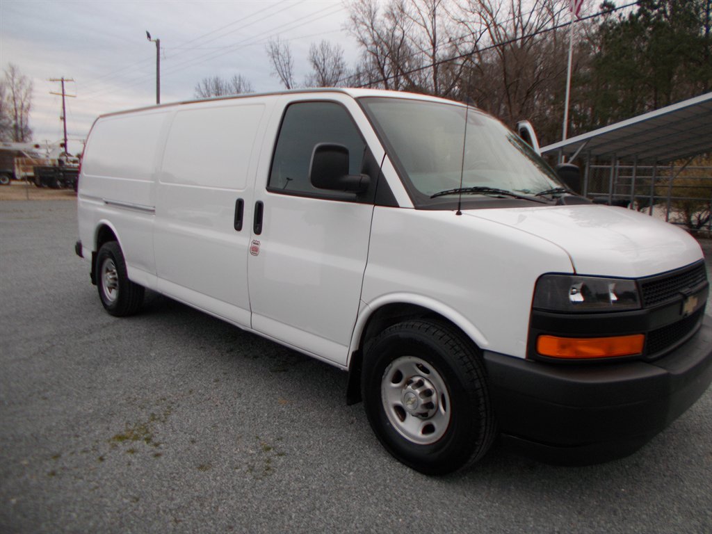 2020 Chevrolet Express 3500 Extended Work Van's photo